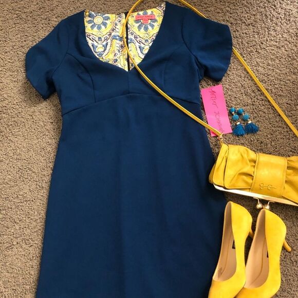 Betsey Johnson Dresses & Skirts - NWT Betsey Johnson dress, size 6.
